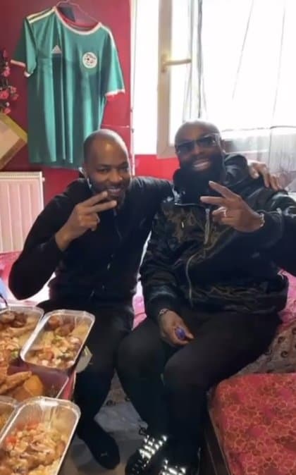 Bakary Boudou et le rappeur Kaaris dans la chambre de son foyer